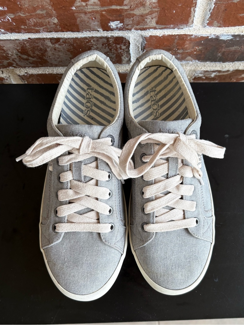 Taos Star Burst Comfort Canvas Sneakers Washed Gray Size 10 Wide FLAWED - Picture 3 of 14
